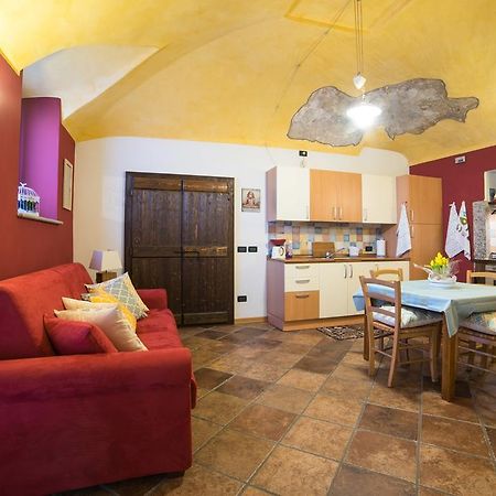 Casa Corte Alla Rocca 아로나 외부 사진