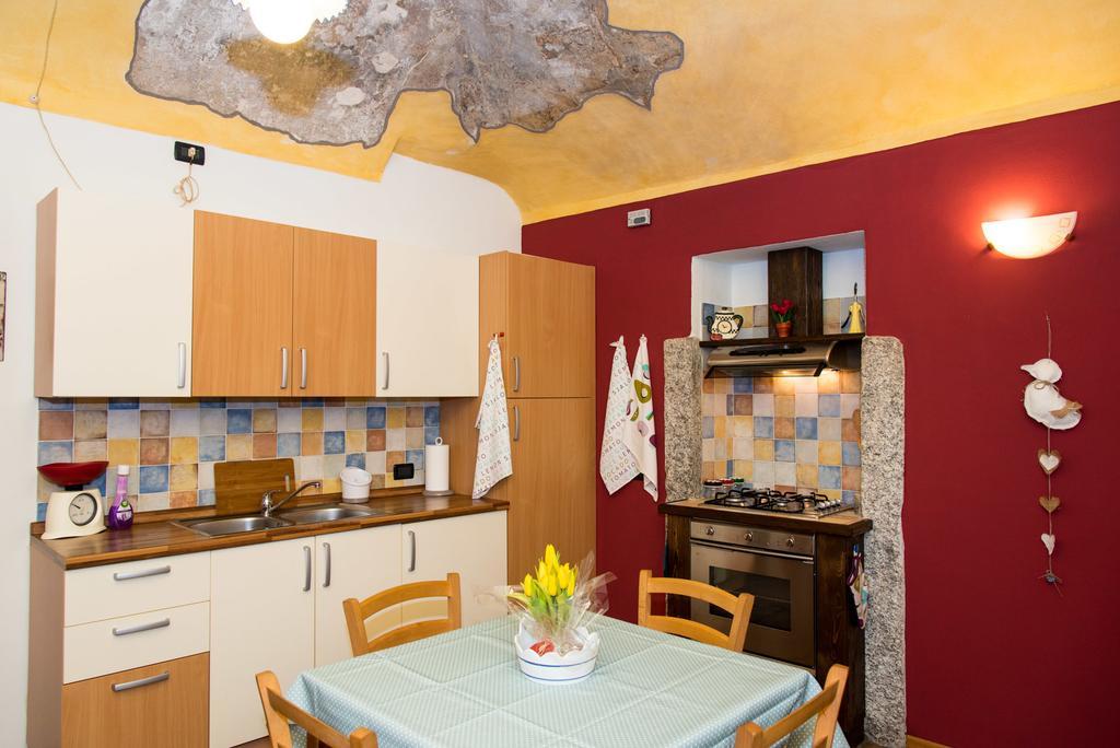 Casa Corte Alla Rocca 아로나 외부 사진
