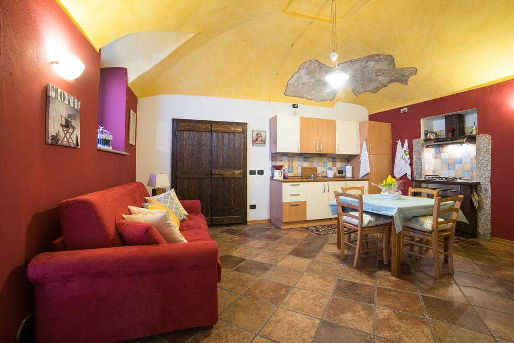 Casa Corte Alla Rocca 아로나 외부 사진