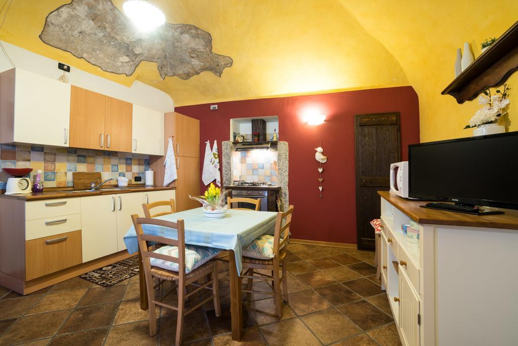 Casa Corte Alla Rocca 아로나 외부 사진
