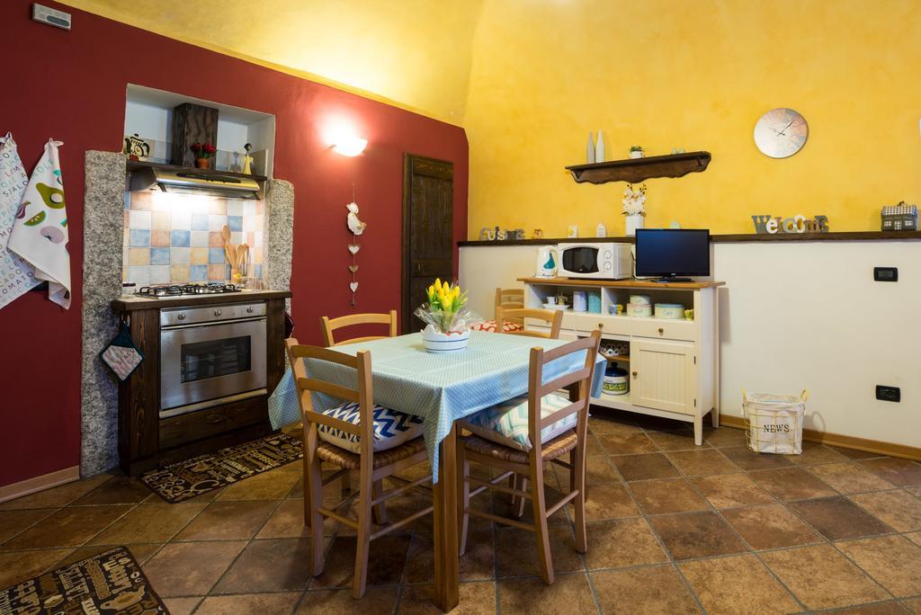 Casa Corte Alla Rocca 아로나 외부 사진