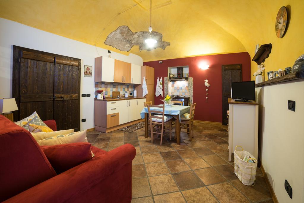 Casa Corte Alla Rocca 아로나 외부 사진