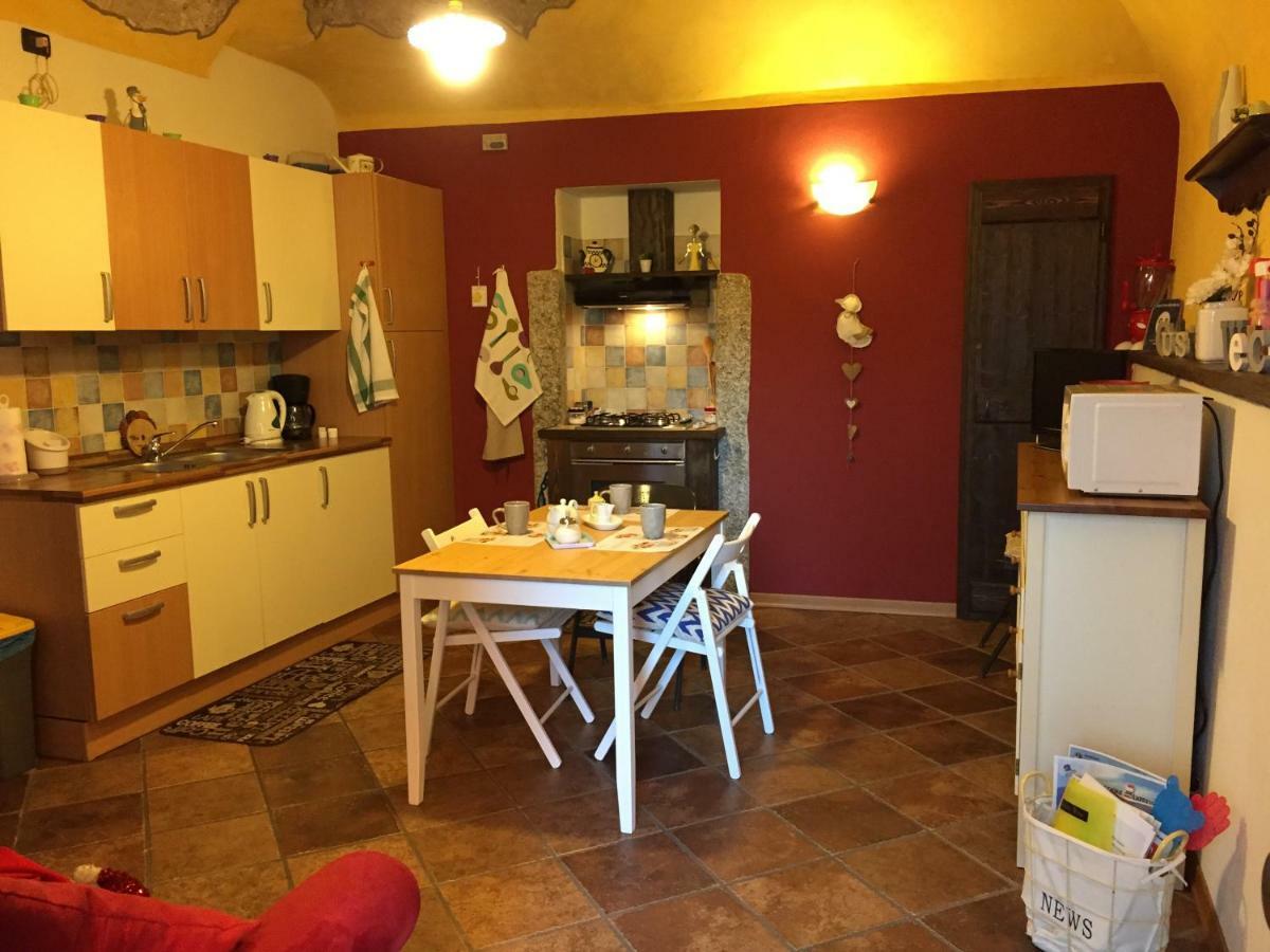 Casa Corte Alla Rocca 아로나 외부 사진